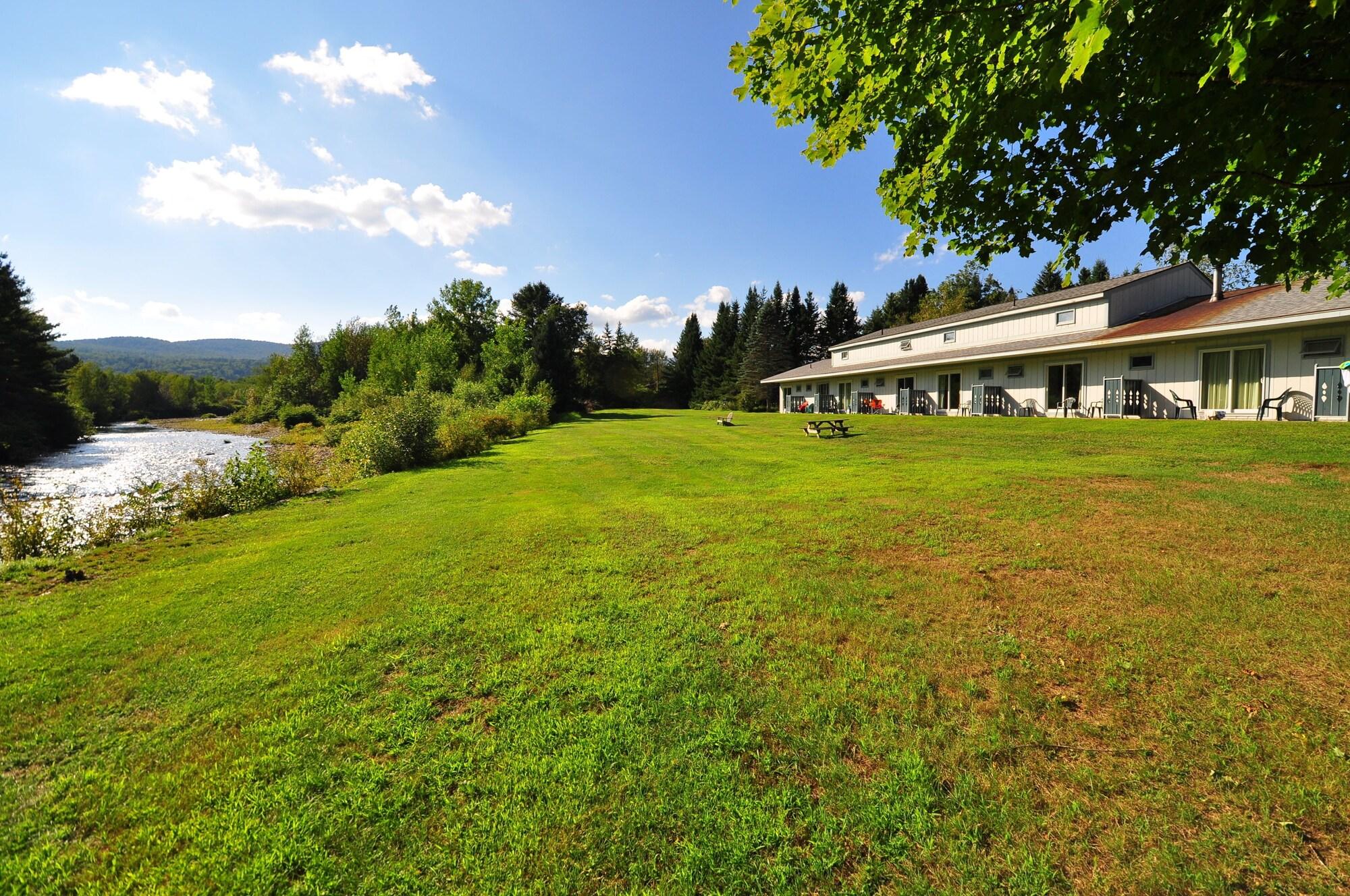 Sun & Ski Inn And Suites Stowe Exteriör bild