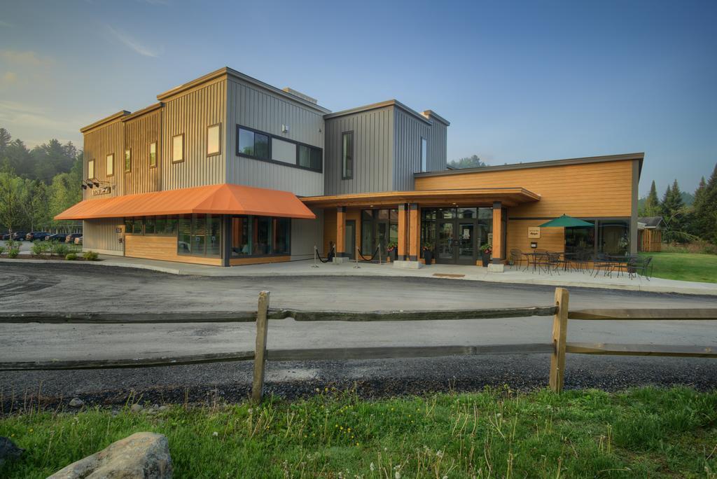 Sun & Ski Inn And Suites Stowe Exteriör bild